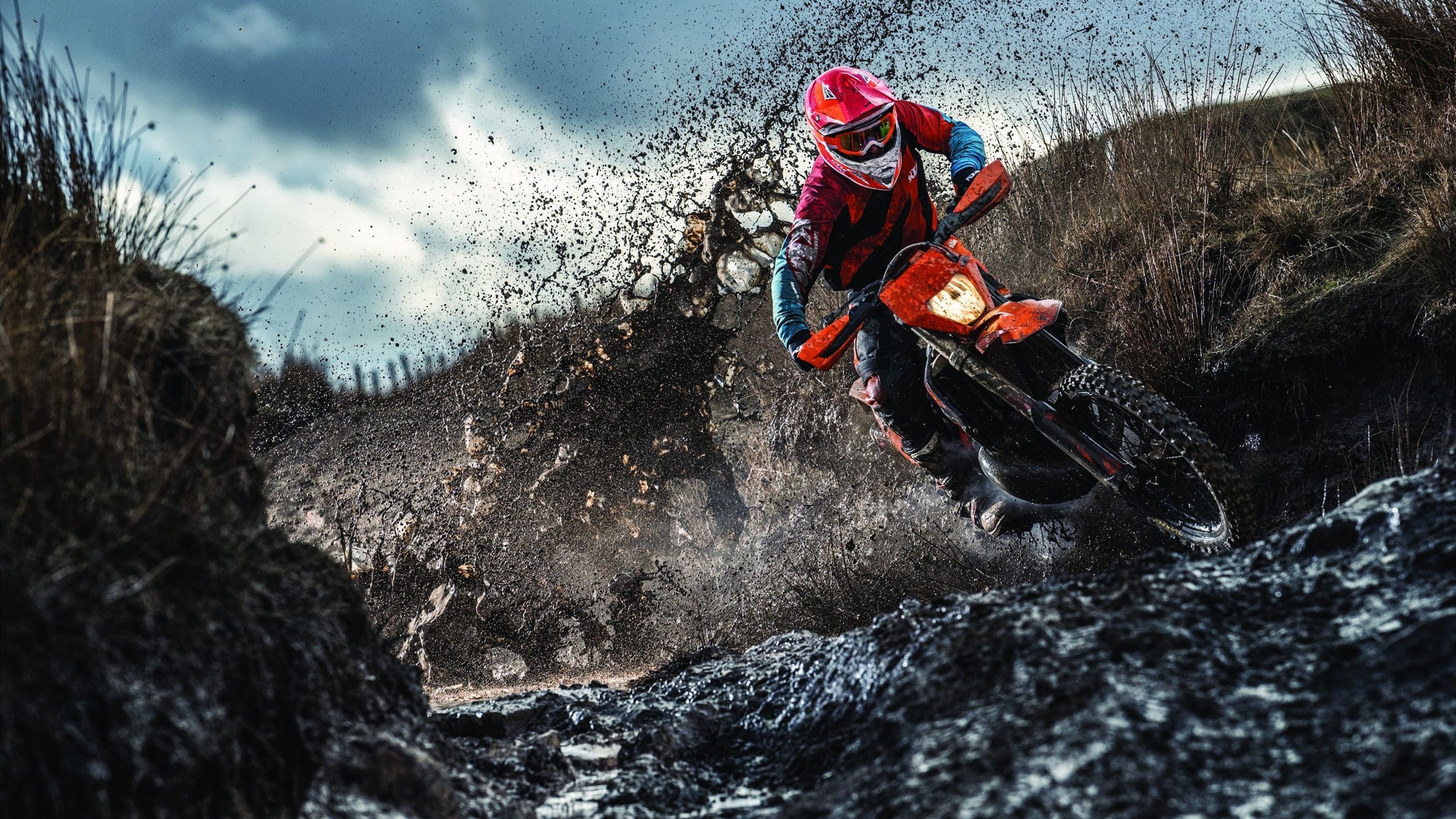 全运会决赛对决在即！北京首钢演练定位球，国际米兰密集防守应对